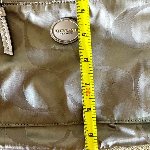 Authentic Coach crossbody bag. - Picture 11 of 12